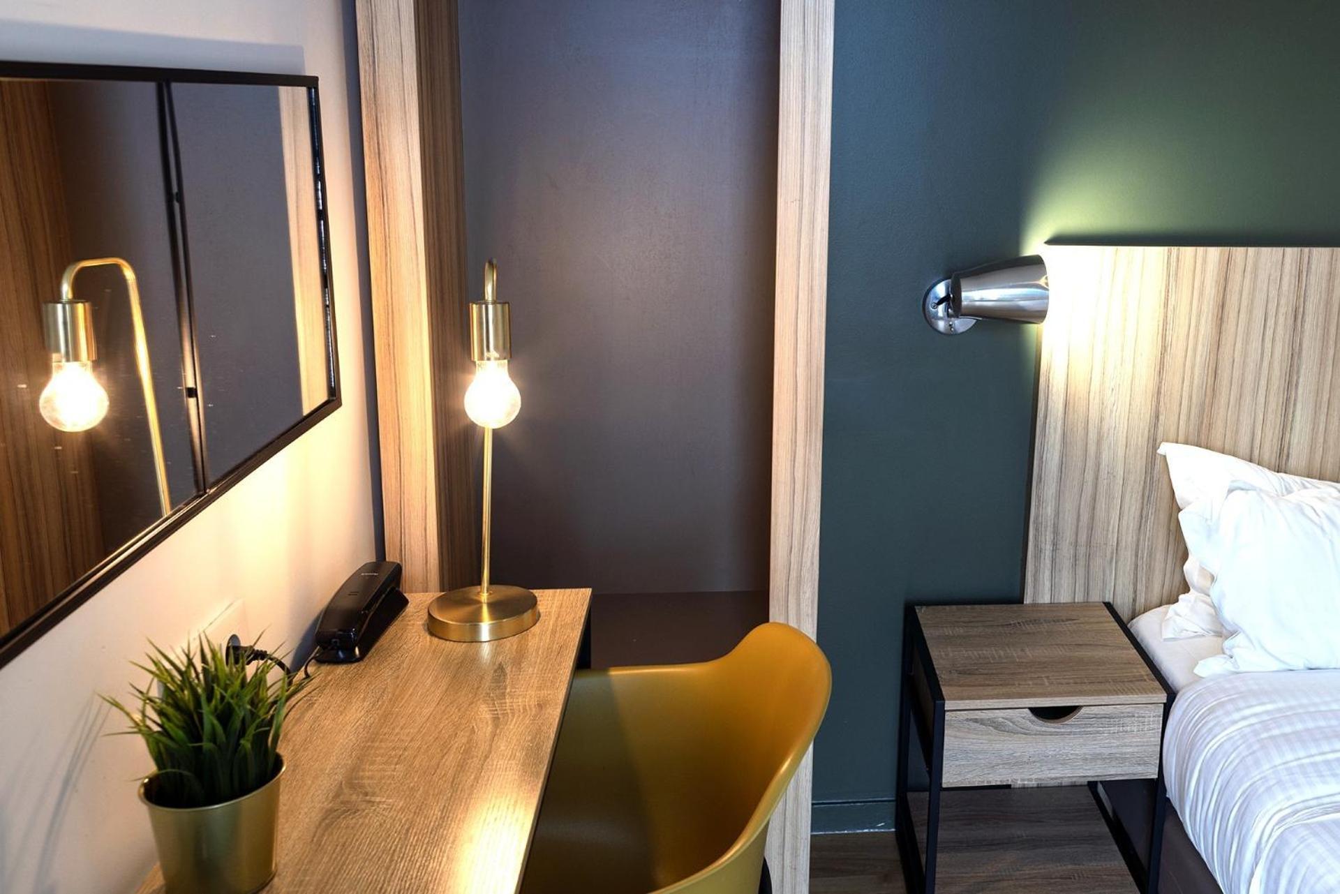 Twin Room,1654292503:JPEG